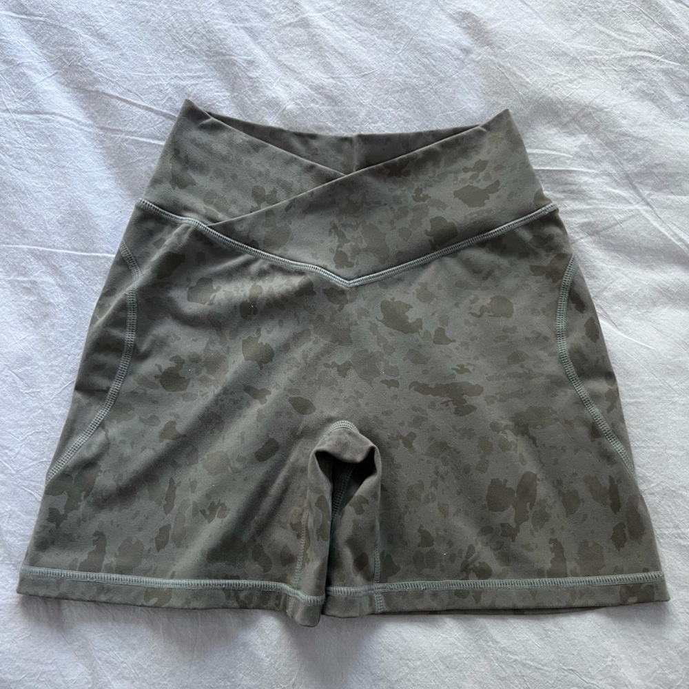 Alphalete brown shorts